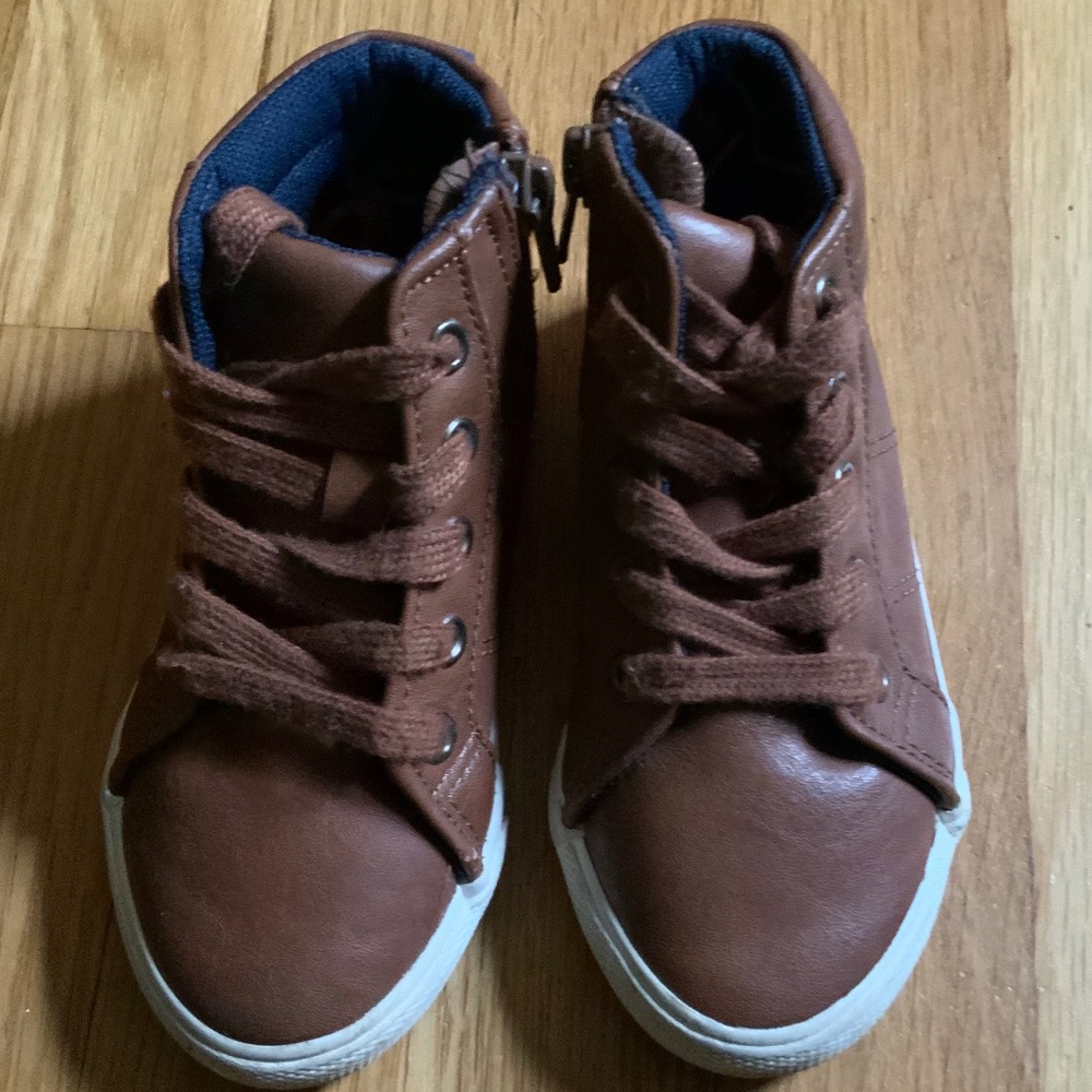 Boys Sneakers shoes sz 8